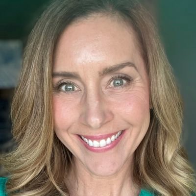 #ImageConsultant  & #SocialMedia #Ghostwriter for leaders ✨
I write about communicating and connecting better to magnify impact.
@Forbes Contributor👩‍💻