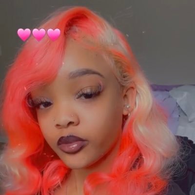 officialniyaaa1's profile picture. 