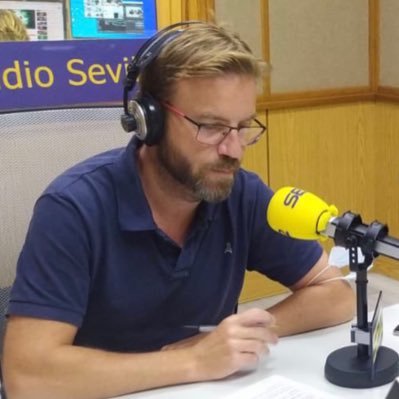 Papá de Manuela y Carla. Jefe Informativos @La_SER Andalucía Editor Hora 14 y @LaVentana Director #AcentoAndaluz en @7TVAndalucia Profesor Periodismo @LoyolaAnd