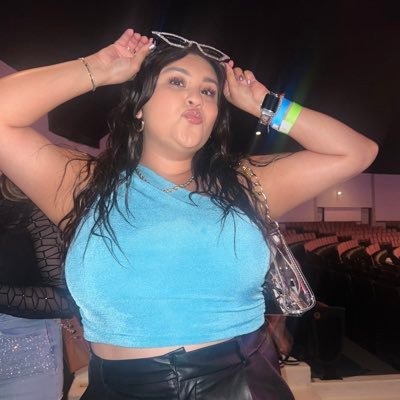 xoxomelva's profile picture. honestly this is just a  justin fan account lol