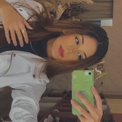 madduholiver's profile picture. narcisista e egocêntrica.