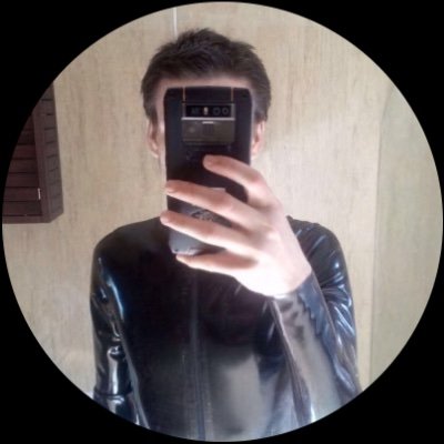 26M | 🏴 | Latex and Photography Enthusiast
Use code LARRYLATEX for 5% off at:
🔗 https://t.co/HEVo2eDmKX