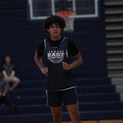 2024 Oswego east high school point guard email:awesomedrey12@gmail.com phone number 815-714-1893