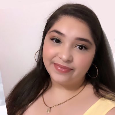 25 (she/her/ella)- Dominicana in NYC 🇩🇴 Storyteller ✨ Love God, Love People⛪️ Consistent Life Ethics | Body Positivity | Liberation Theology 🕊️📖🤎👩🏻🏫🎤