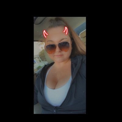 NooFlexxxZoneee's profile picture. She’s sunshine mixed with a little hurricane☀️😌