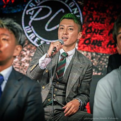 子ども未来党の党首 千代田区議会議員選挙に出馬 ブレイキングダウンに出場。こども食堂が俺の原点。 母子家庭で困窮な幼少期を過ごし、「満腹」と「家族の笑顔」を知らず大人になった。政治家になるのも、すべては子どものため。日本を洗濯し、素晴らしい日本を取り戻す。