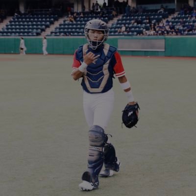 BASEBALL PLAYER... 2024 Catcher/3B Ht: 5’9”/165 Bat: Left Throw: Right St. Louis School, Honolulu HI PH: (808)436-8800 EMAIL: hokogaspar24@gmail.com