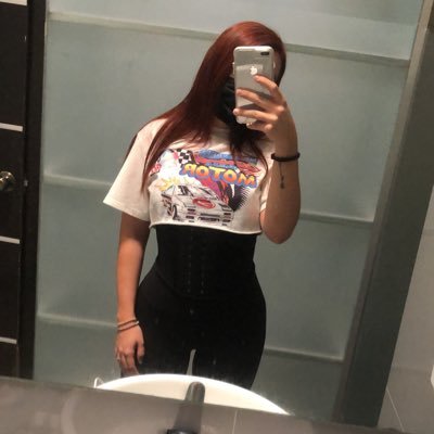 nicolesrzh's profile picture. Wey, ni te topo