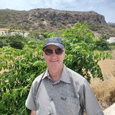 Sportfan: Jupiler Pro League , Premier League, NBA , wielrennen, tennis. Twittert in eigen naam. Regelmatige reiziger naar Sri Lanka , Kreta en Torremolinos .