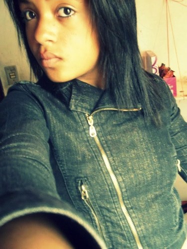 o prαzer é todo meu 
tα vendo αquelα meninα dα foto αli
αo lαdo...Entαo gostou (?hα brigαdα por αpreciαr α minhα belezα 
quer me conheçer melhor me segue..