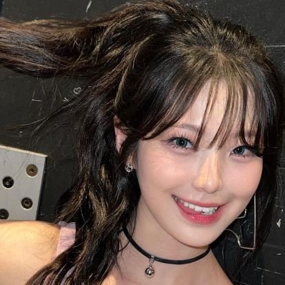 blossomilng_0's profile picture. Akun official staff hybe ent.