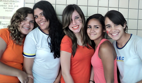 Preste atenção nos olhos, eles demostram todos os sentimentos de uma pessoa.