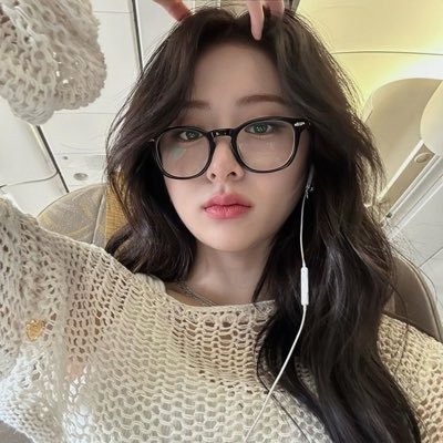 cheoliereads's profile picture. reading acc ✧