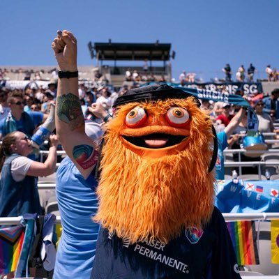 Like Gritty, but San Diego Wave FC. Unofficial owner of the 1st Wave FC tattoo. Proud member of @Sirens_SG. Main: @Mockinyou