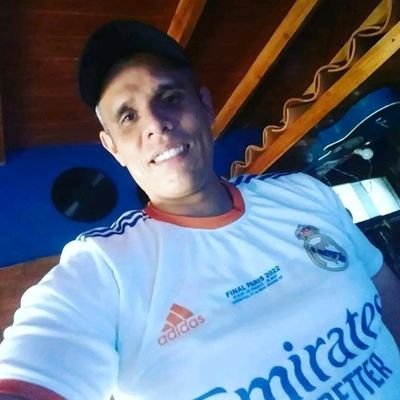 Venezolano 🇻🇪
Fanatico del @trufcoficial @realmadrid y @magallanesbbc 
Seguidor de nuestros atletas venezolanos