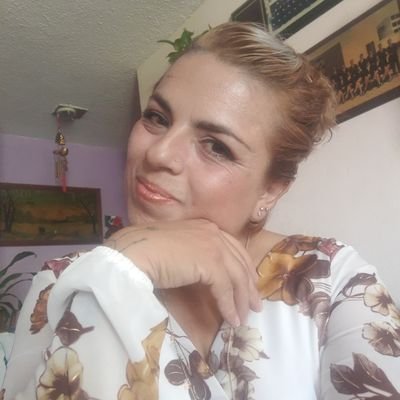 soy muy alegre y súper bailadora pero mas soy linda x fuera y dentro