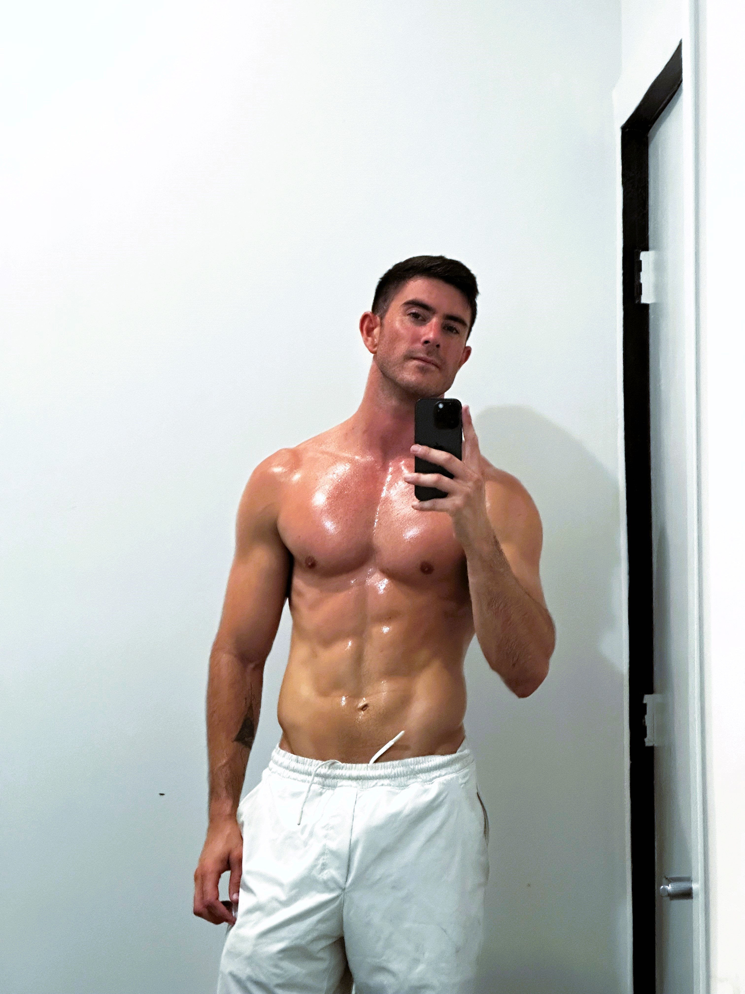 connorlovve411's profile picture. Experience explicit content on my main account @Connorlovve 💦😈 Tap the link below for instant access 👇