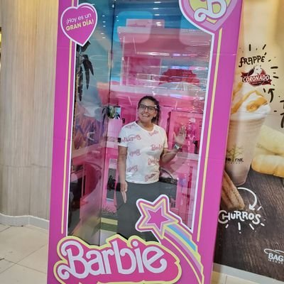 Barbie Land Citizen 💖| Toy Collector |🇲🇽| Comic Book Connoisseur | Avid Movie-Goer 🎬| Geeky T-shirts Wearer | Part-Time Interpreter 💬,Full-Time Nerd🖖🏼