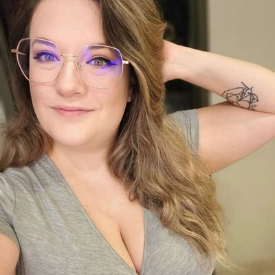 aurelieferraz29's profile picture. j'aime beaucoup les voyages des promenades et des sorties 🌴🎡🎡
 ni la beauté ni l'âge ne compte pas pour moi 👌👌