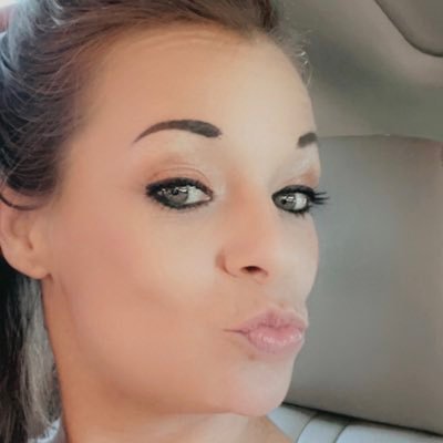 Raised in South TX on 600 acres. Love sunshine & summertime, small gestures, kisses on my forehead, great massages giving & receiving 🤫💋