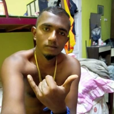 Sya suke Cari girl Dan boy untuk saje nak kawan je