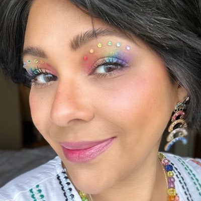 Freelance Journalist | Writer | Analyst
Hair chameleon, theme park connoisseur, travel maven. Find me in theaters, thrift shops, airports & tiki bars.