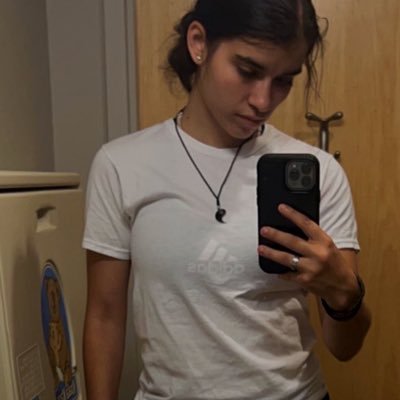 lunaabernardoo's profile picture. #gistrong 💜