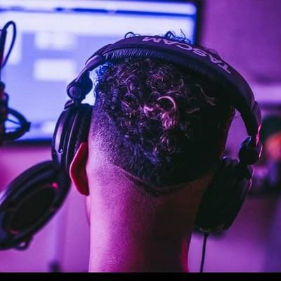 itzopiro's profile picture. Afro #singer 
Nigerian star ✨ Burner 
 Upcoming 
 Badmakiller 
  Email@:Stephenedet121@gmail.com