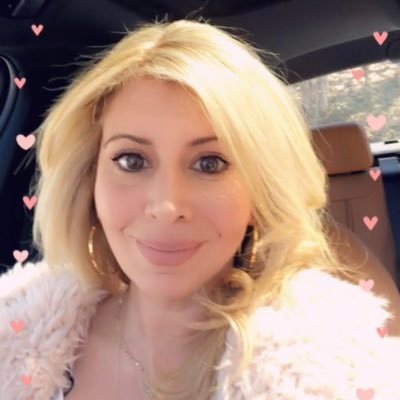 VanessaCaruso14's profile picture. 