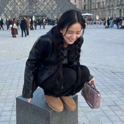 henrywithbp's profile picture. 꽃향기만 남기고 갔단다