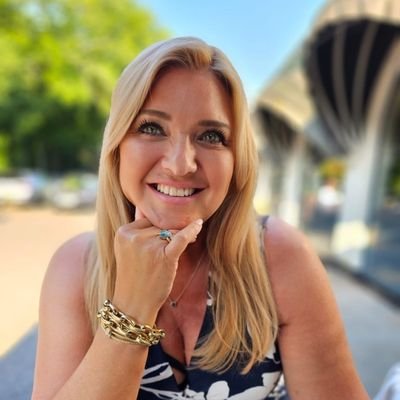 Founder
Societeit Vastgoed & Co, Keynote, auteur De KrachtvanKeuzes, moderator, business connector 🤝