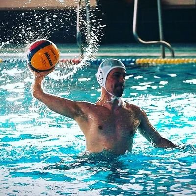 Es difícil vencer a quien nunca se rinde
Waterpolero!