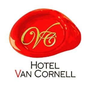 広島県東広島市西条 
HOTEL VAN CORNELL
「元気になれるホテル」
コンセプトはおしゃれで元気になれるホテル。
JR西条駅から徒歩約8分の好立地。
2022年1月に全室完全リニューアルを行い、床はフローリング、広々L字デスク、壁掛TVなど、部屋を広く使っていただけるようになりました。Wi-fi全室完備。
