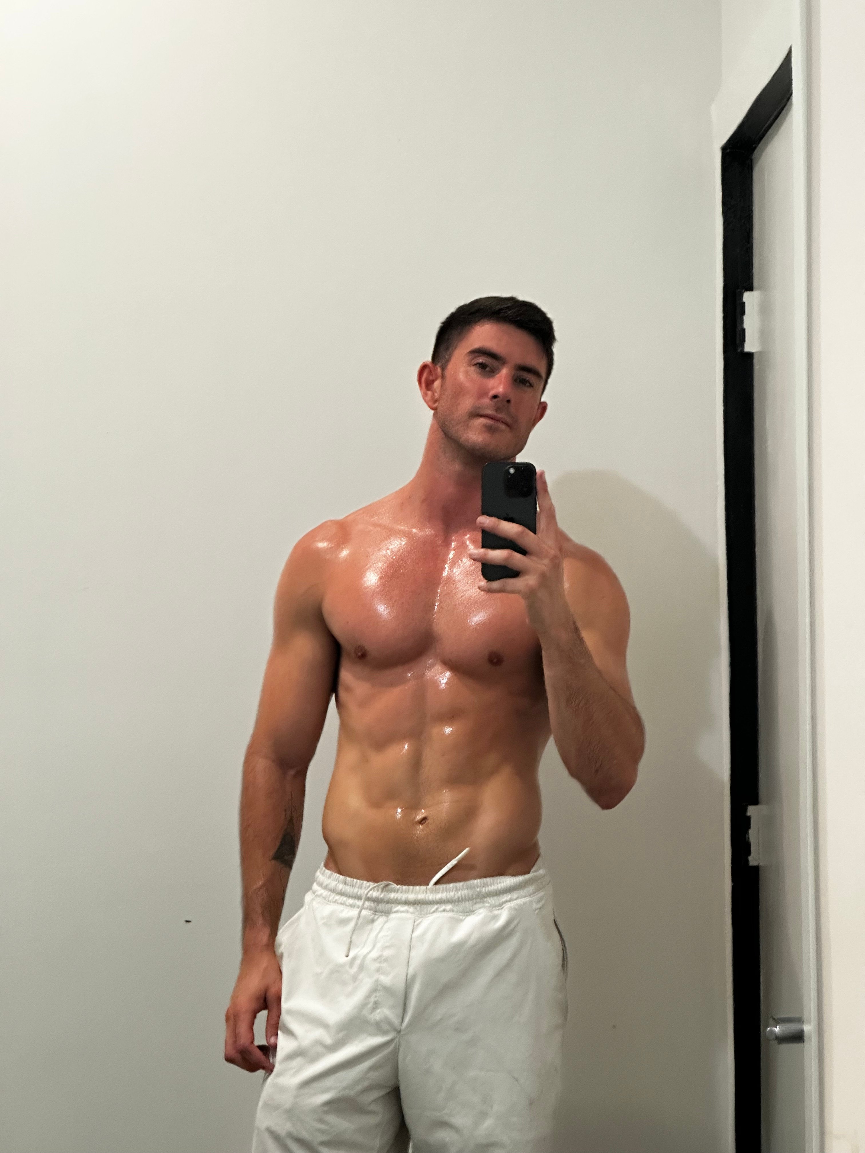 connorlovve191's profile picture. For a dose of naughtiness, check out my main profile @Connorlovve 💦😈 Get instant access by clicking the link provided 👇