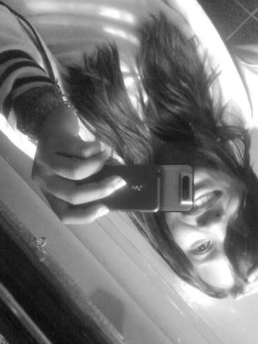 Mayara_Gabriele's profile picture. vcês riiem de mim por eu ser diferente ,
e eu rio de vcês por serem todos iguais ! . HOHO²
meninα feliz em seu mundinho ...