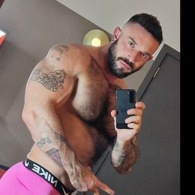 🇬🇧- 6'4 muscle lad https://t.co/rQf5AEsAyQ or https://t.co/3xWNW0zu8n for more kink 💦 🐷