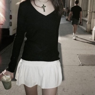 katemossluvr29's profile picture. 2018 edtwt veteran | twenty | vegan ❤️‍🩹 this is my food / recovery blog