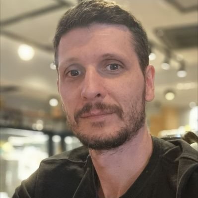rodrigokulb's profile picture. Pai 😍️, faz tudo, empresário, produtor de vídeo de tecnologia no YouTube e Programador por paixão!