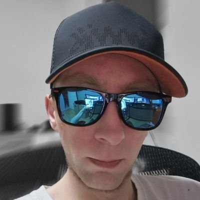 Level 33er - IT Service - Crypto Tester - Twitch Streamer and Photographer - Business Inquires: hey@dannyef.de - Streamer for @Streamerzonegg