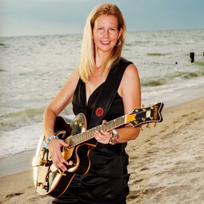 Donna is a Gretsch Guitars featured artist who has opened for Rascal Flatts, Kid Rock, & more. Appeared on The Mitch Albom Show, TV, radio and Jeep promotions.