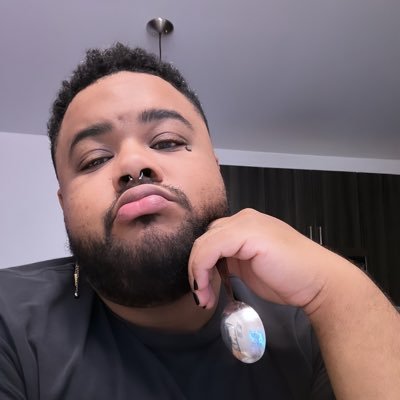 a chubby baddie with anxiety 🔞 • 35 • they/them • 👑🐻 Illinois Bear 2018 • ☼ ♓️ ☾ ♑️ ↑♒️ • Crescendo ONYX-MW ⛓️🖤 • $fatboyt33 • #BigGuyTwitter 🦋 fatboytee