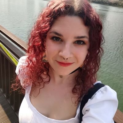 27. She/her. Traducción Editorial (VIU)
Diosa de las hambrunas y amante de Charmander, roedores y gatitos a tiempo completo ❤️