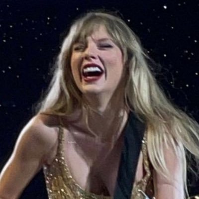 emilystrying's profile picture. ⋆⁺₊⋆ those windermere peaks look like a perfect place to cry ⋆⁺₊⋆