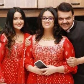 खादाड,स्वतःवर विश्वास आणि खूप प्रेम असणारी, भारत देश माझा जीव की प्राण!!🇮🇳
हम हम हैं बाकी पानी कम हैं!!😎🤷🏻♀️
RTS/Likes ≠ Endorsements