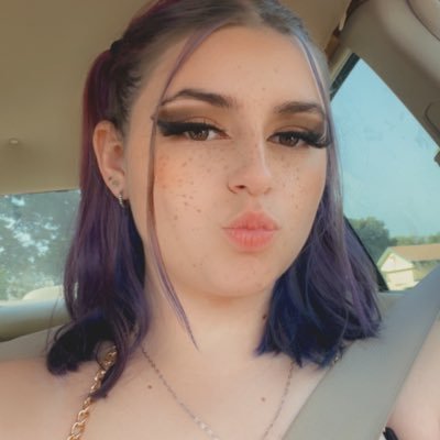 welcome to the bee hive! 🐝Twitch Affiliate streamer! || insta: qviolinista || tiktok: qviolinista