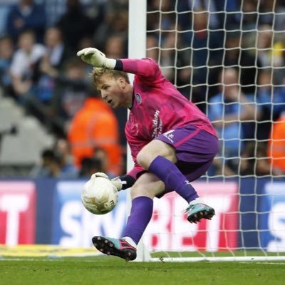 28. proud Welshman 🏴󠁧󠁢󠁷󠁬󠁳󠁿 dad to two amazing kids! ex Peterborough,Wycombe, Chester, Bala, Stamford goalie. current Holyhead Hotspur goalkeeper coach.