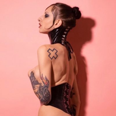 Fetish and Erotic Model/Performer/Artist - IG: @nevrasth3nia 
FANPAGE: https://t.co/5ke89tGvUn