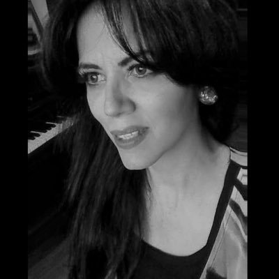 MarcelaJViVe's profile picture. Autora de Garabatos del tiempo en Facebook e Instagram