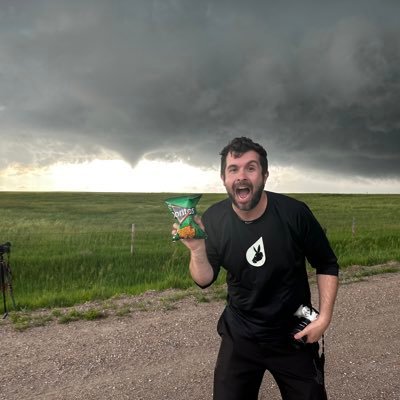 Storm chaser/photog. @cubsweather. Political guy. Pro fundraiser. Capsaicinophile. College baseball coach/fmr P. @knoxcollege1837/@GSPMgwu. Owned by GSD/2 cats.