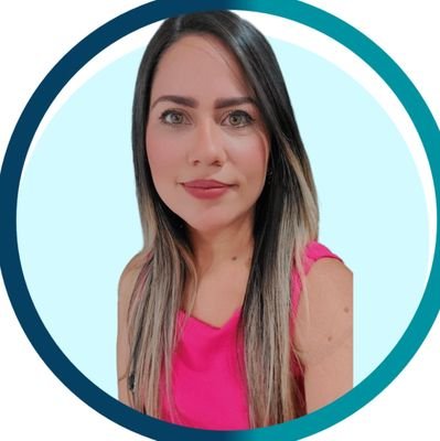 Venezolana | Periodista (2011) | Magister Gerencia de Comunicación Organizacional (2019) |